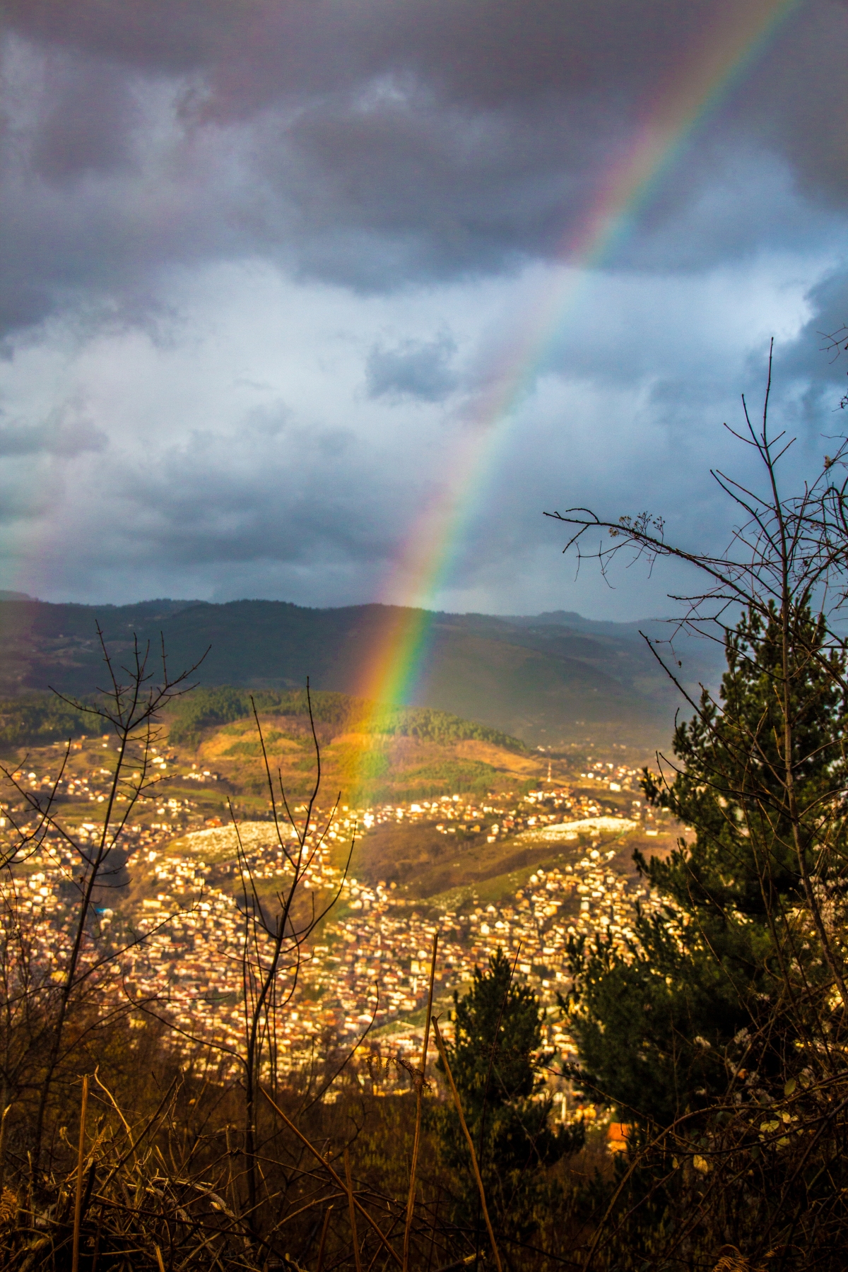 Primary rainbow over Sarajevo.jpg